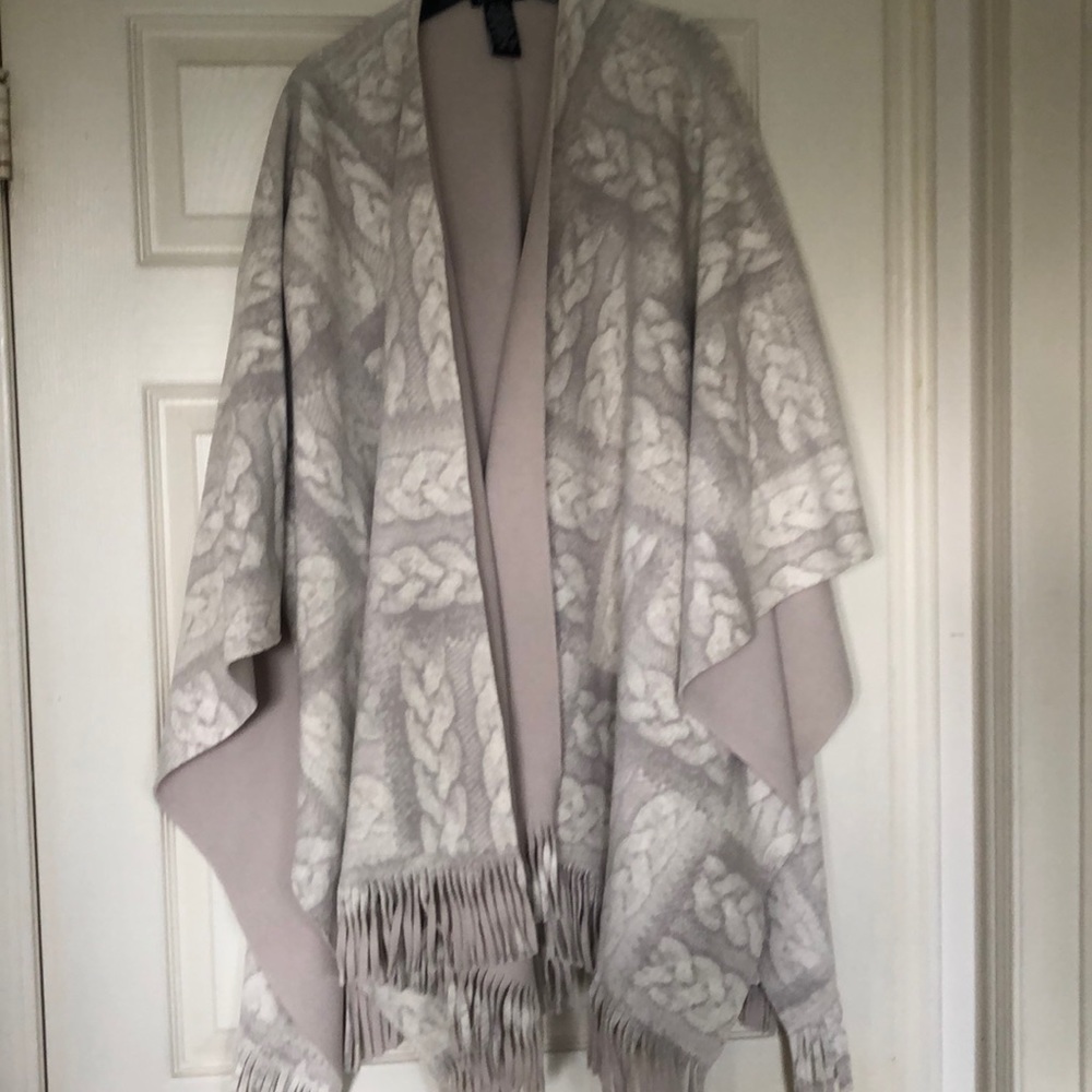 Shawl/Wrap - Picture 1 of 4